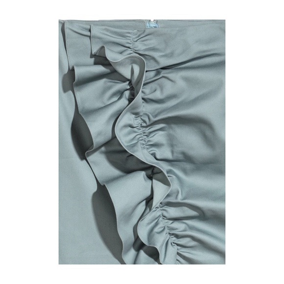 H&M LIGHT TURQUOISE FLOUNCED SKIRT
SIZE US 12 - Picture 4 of 5